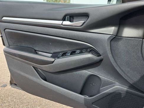 Used 2025 Nissan Altima 2.5 SR image 25