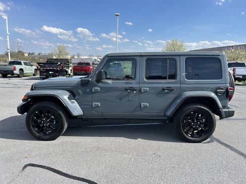 Used 2025 Jeep Wrangler Sahara w/ Safety Group image 4