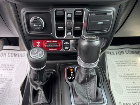 Used 2025 Jeep Wrangler Unlimited Rubicon AWD/4WD image 30