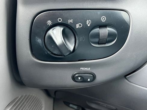 Used 2002 Ford F150 XLT image 30