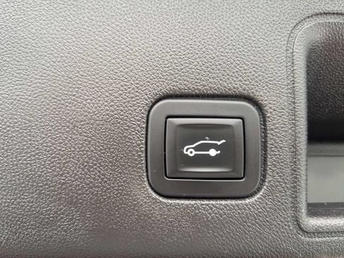 Used 2018 GMC Terrain Denali w/ Advanced Safety Package FWD image 14