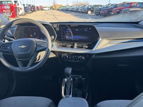 Used 2025 Chevrolet Trax LT image 16