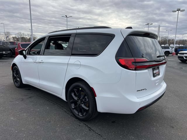 New 2026 Chrysler Pacifica Select w/ S Appearance Package AWD/4WD image 5