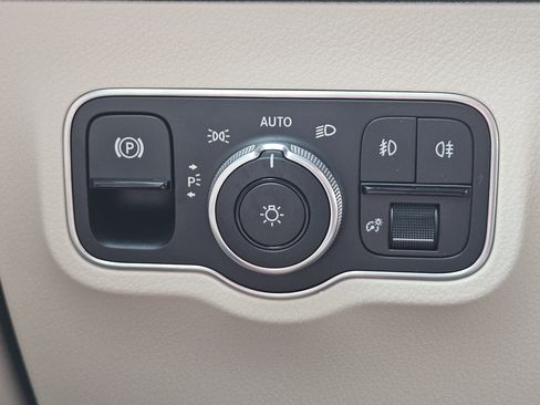 Used 2025 Mercedes-Benz GLB 250 image 24