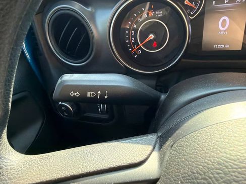 Used 2023 Jeep Gladiator Sport AWD/4WD image 14