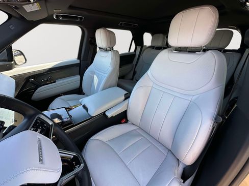 Used 2025 Land Rover Range Rover Sport SE image 23