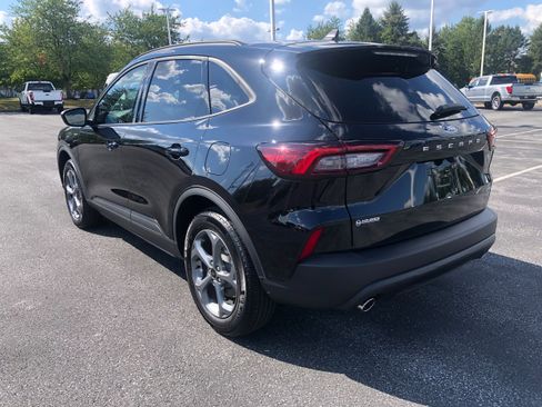 Used 2025 Ford Escape ST-Line w/ Cold Weather Package image 3