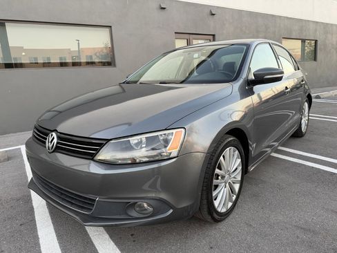 Used 2011 Volkswagen Jetta SEL image 5