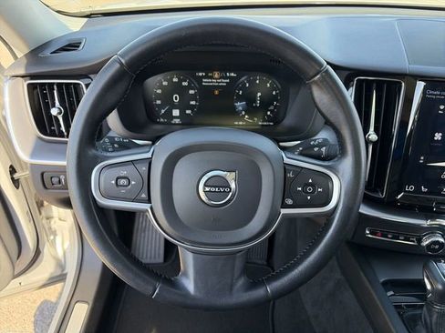 Used 2020 Volvo XC60 T6 Momentum AWD/4WD image 25