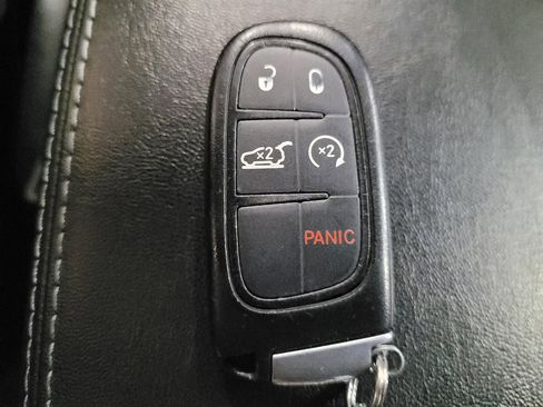 Used 2019 Jeep Cherokee Latitude Plus w/ Comfort/Convenience Group AWD/4WD image 32