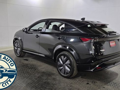 Used 2023 Nissan Ariya AWD image 5