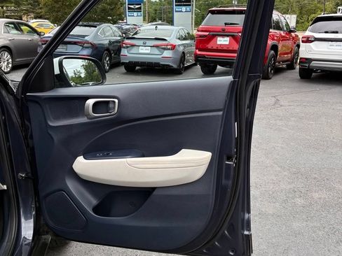 Used 2021 Hyundai Venue FWD image 45