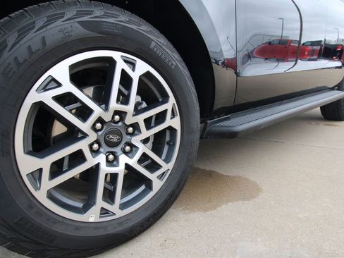 Used 2025 Ford Expedition Active image 11