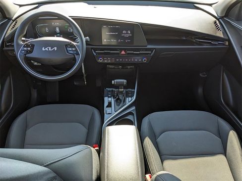 Certified 2025 Kia Niro LX image 16