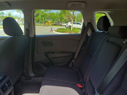 Used 2023 Nissan Rogue S AWD/4WD image 12