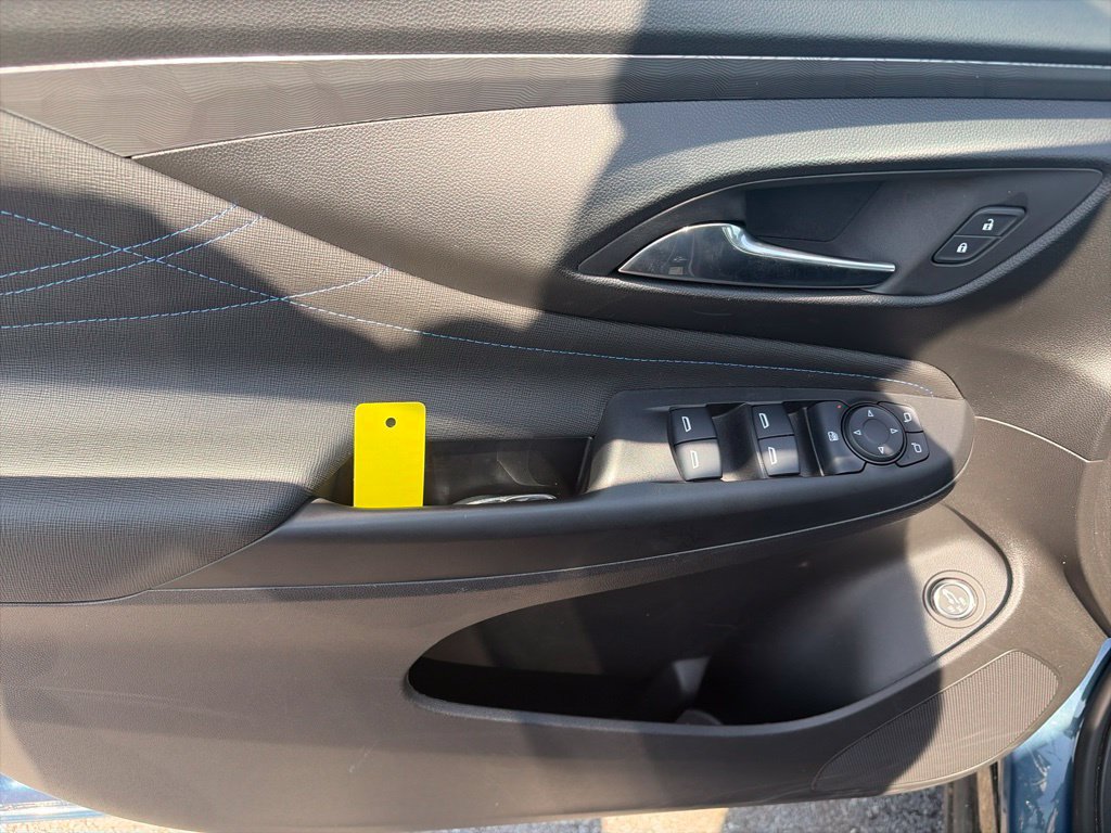 Used 2025 Buick Envista Sport Touring w/ Convenience I Package FWD image 17