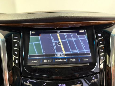 Used 2017 Cadillac Escalade Luxury AWD/4WD image 64
