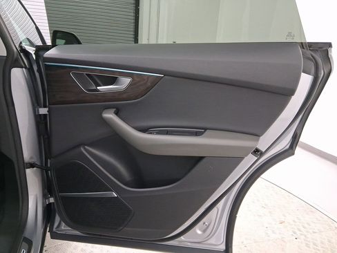 Used 2022 Audi Q8 Premium Plus image 30