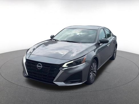 Used 2025 Nissan Altima 2.5 SV FWD image 4