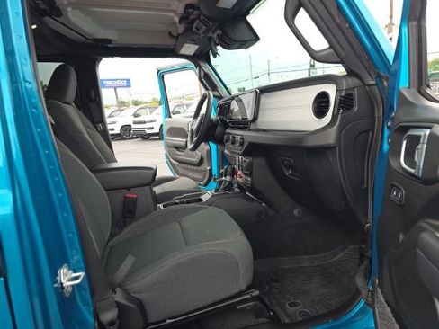 Used 2024 Jeep Wrangler Unlimited AWD/4WD image 38