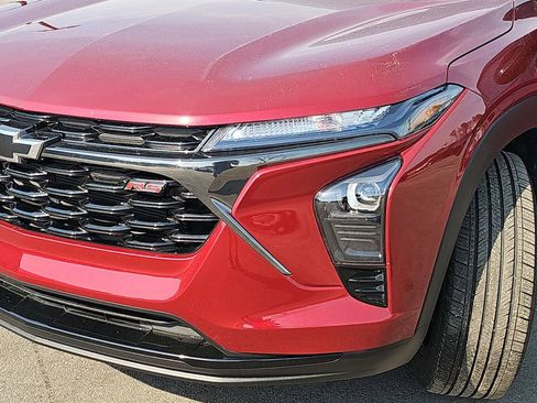 Used 2024 Chevrolet Trax RS image 33
