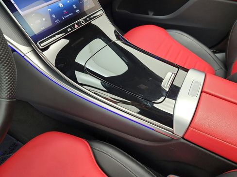 Used 2023 Mercedes-Benz GLC 300 image 11