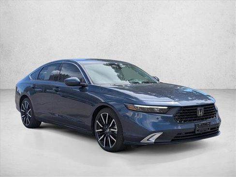 Used 2023 Honda Accord Touring image 3