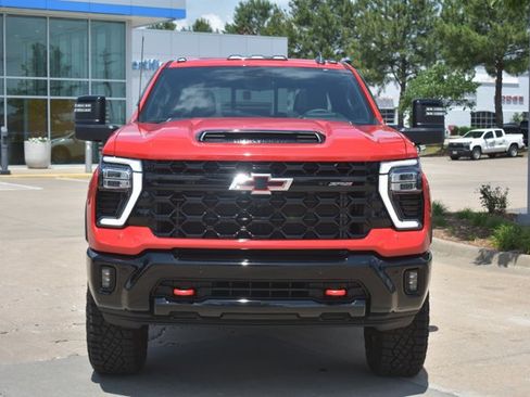 Used 2025 Chevrolet Silverado 2500 ZR2 w/ Technology Package AWD/4WD image 2