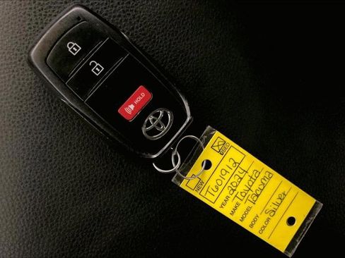 Used 2024 Toyota Tacoma SR image 11