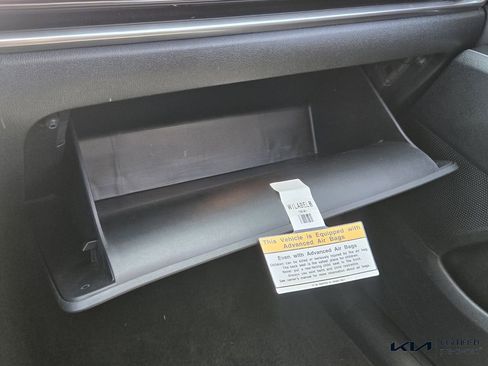 Certified 2025 Kia Sorento LX image 21