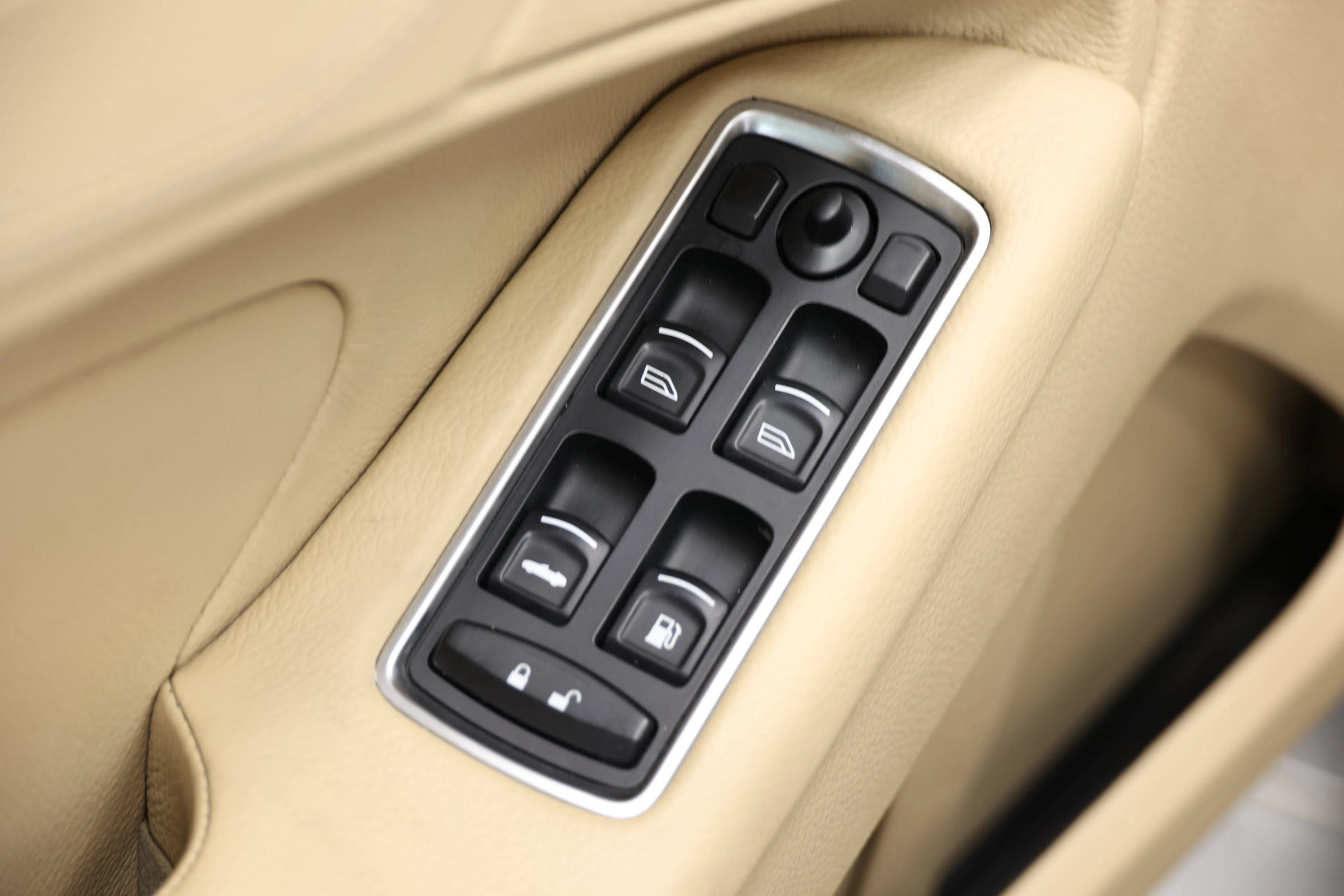 Used 2016 Aston Martin Vanquish Volante RWD image 13