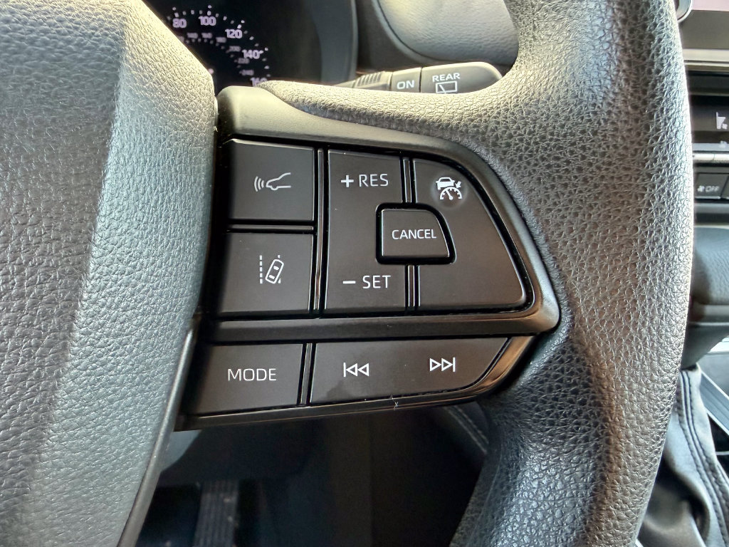 Used 2025 Toyota Sienna LE FWD image 26