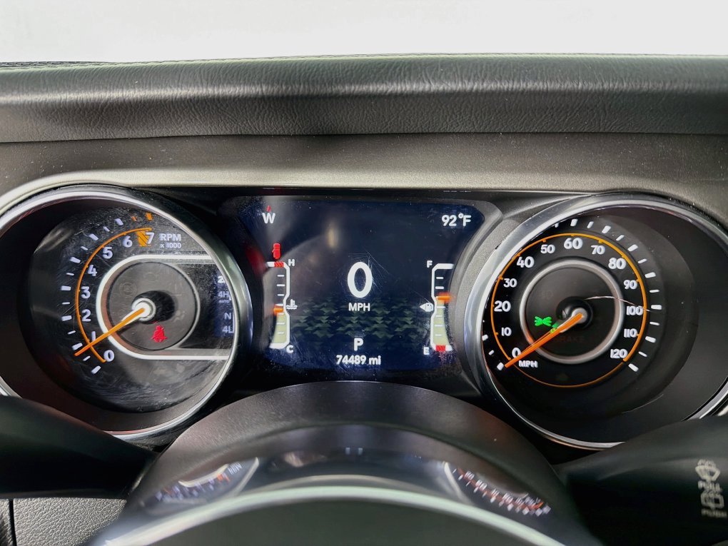 Used 2018 Jeep Wrangler Unlimited Sahara AWD/4WD image 17
