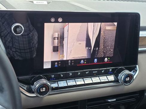 Used 2023 GMC Canyon Denali image 19