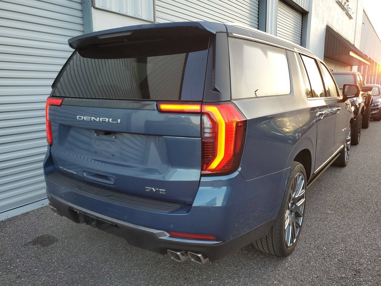 Used 2025 GMC Yukon XL Denali Ultimate AWD/4WD image 4