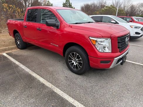 Used 2023 Nissan Titan SV image 2