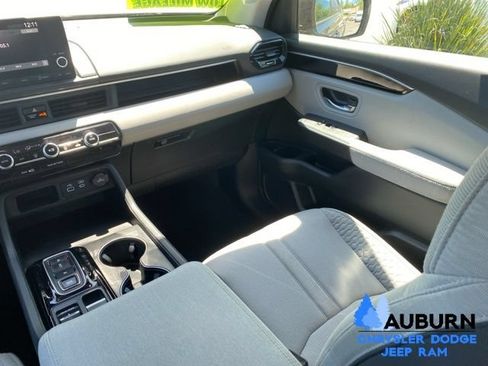 Used 2023 Honda Pilot LX image 27