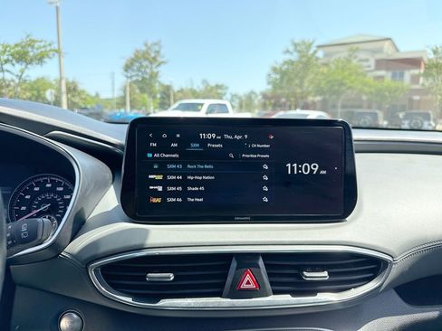 Used 2023 Hyundai Santa Fe SEL image 14