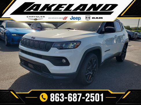 Used 2022 Jeep Compass Latitude FWD image 3