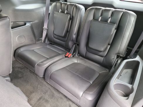 Used 2013 Ford Explorer XLT image 10