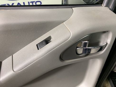 Used 2015 Nissan Frontier SV image 30