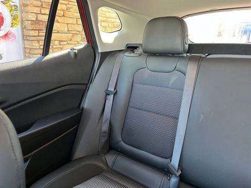 Used 2025 Chevrolet Trax LT image 38