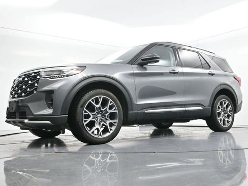 Used 2025 Ford Explorer Platinum w/ Ultimate Package AWD/4WD image 47