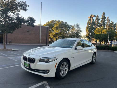 Used 2011 BMW 528i Sedan image 16
