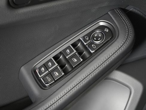 New 2026 Porsche Macan image 15