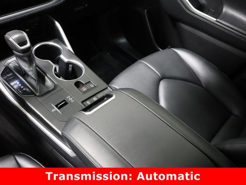 Used 2020 Toyota Highlander XLE image 17