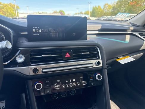 Used 2025 Genesis G70 2.5T AWD/4WD image 33