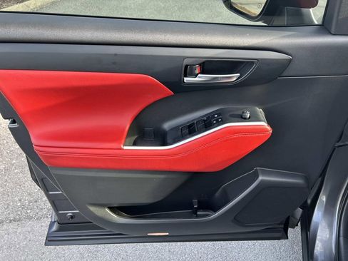 Used 2022 Toyota Highlander XSE image 25