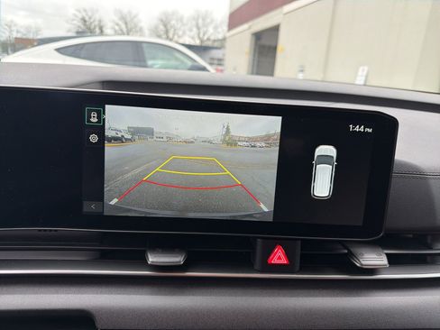 Certified 2025 Kia Carnival EX image 8