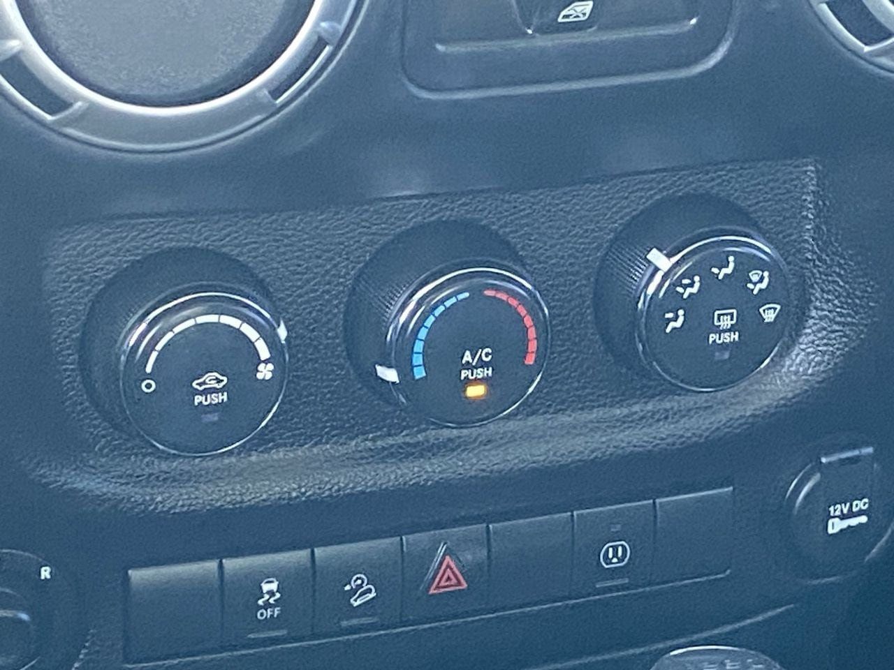 Used 2018 Jeep Wrangler Unlimited Sahara AWD/4WD image 20